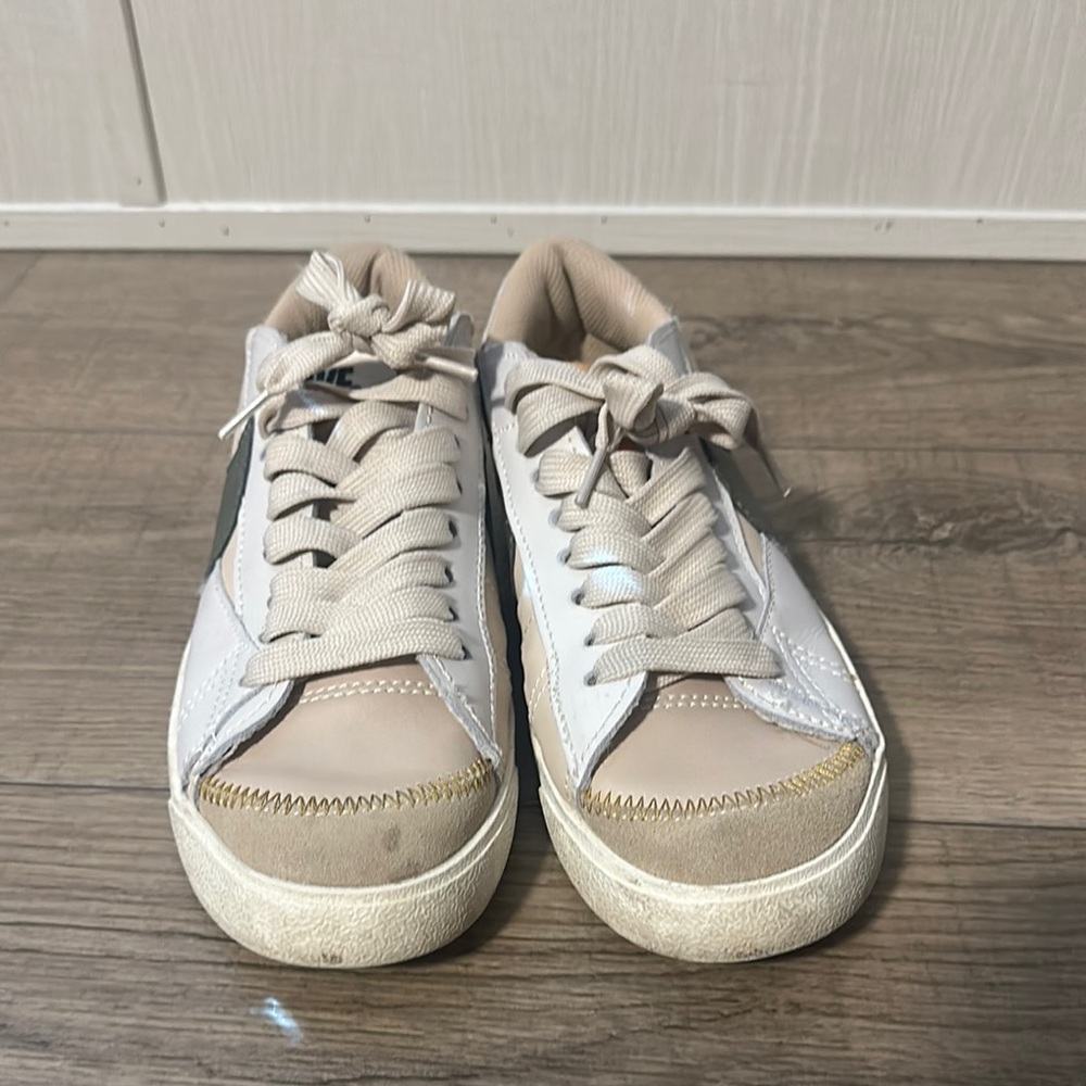 Nike Blazer Low ‘77 Sand Drift Medium Olive